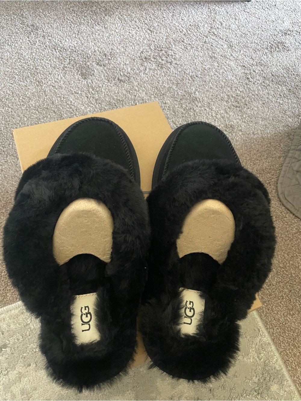 UGG Loria fur slide - Picture 2 of 4